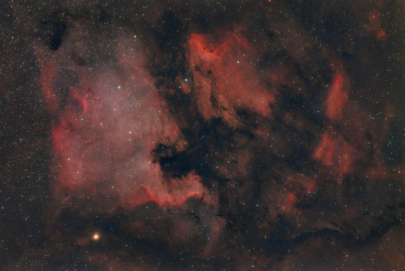 NGC 7000 wyrownany histogram.jpg